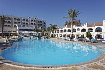 هتل Radisson Beach Resort Larnaca