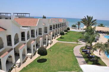 هتل Radisson Beach Resort Larnaca