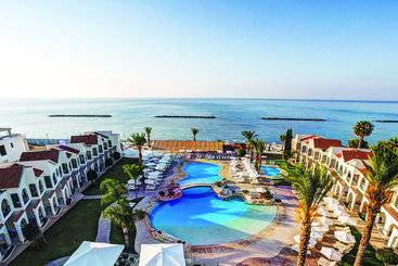 هتل Radisson Beach Resort Larnaca