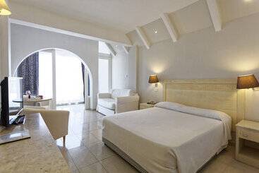 هتل Radisson Beach Resort Larnaca