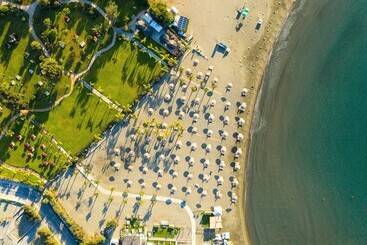 هتل St Raphael Resort