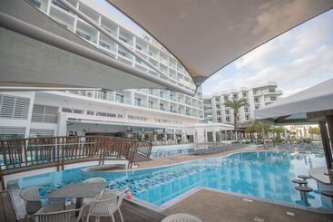 Vassos Nissi Plage Hotel & Spa