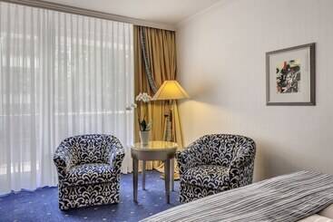 Bernstein Hotel Villa Kastania