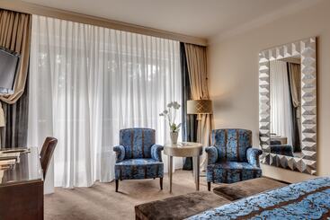 Bernstein Hotel Villa Kastania