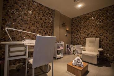 هتل Vrissiana Boutique Beach