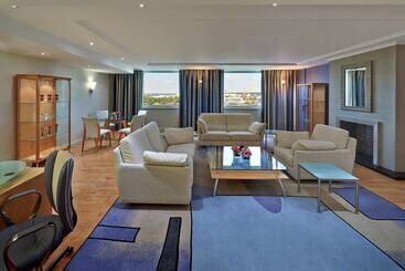 هتل Hilton Dusseldorf