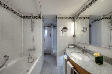 هتل Hilton Dusseldorf
