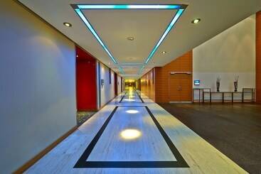هتل Hilton Dusseldorf