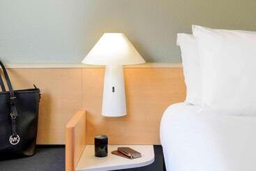 هتل Ibis Augsburg Koenigsplatz