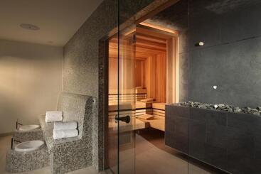 Lindner Hotel Cologne City Plaza, Part Of Jdv By Hyatt