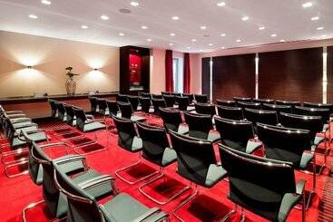 هتل Sheraton Duesseldorf Airport
