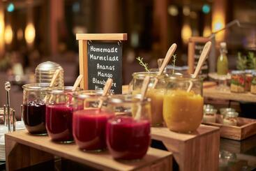 Wasserturm Hotel Cologne, Curio Collection By Hilton