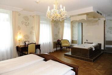 Heliopark Bad Hotel Zum Hirsch - Baden Baden
