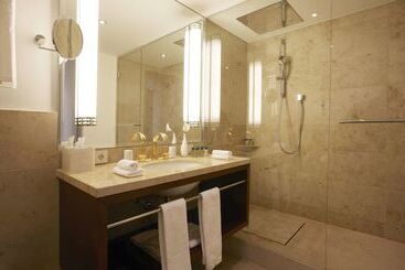 هتل Hilton Frankfurt Gravenbruch