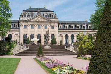 Отель Maritim Am Schlossgarten