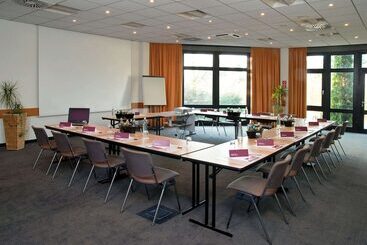 هتل Vienna House Easy by Wyndham Frankfurt Airport