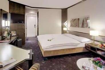 Plaza Premium Parkhotel Neu Ulm - Neu Ulm