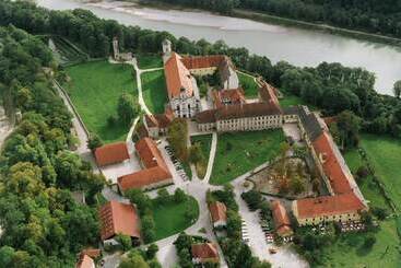 בית מלון כפרי Klostergasthof Raitenhaslach