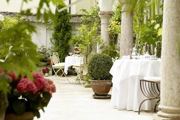 Hotel Opera