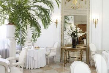 Hotel Opera