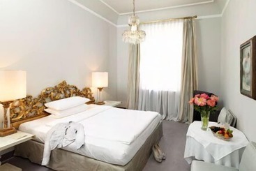 Hotel Opera