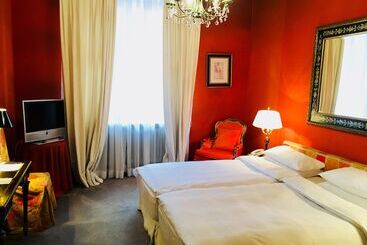 Hotel Opera