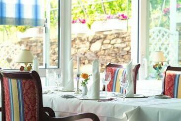 酒店 Panorama Und Restaurant Schloßberg