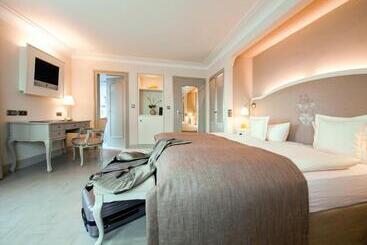 Schlosshotel Steinburg