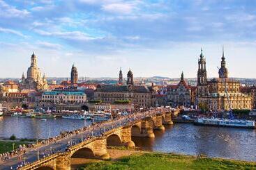 هتل The Student  Dresden