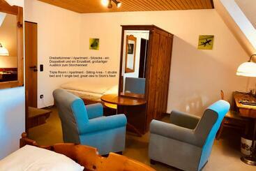 בית מלון כפרי Und Restaurant Lamm