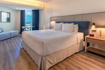 هتل Crowne Plaza Santo Domingo, An Ihg