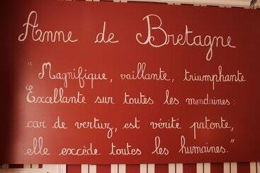 هتل Anne De Bretagne Blois