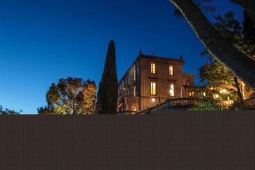 هتل Auberge De Noves