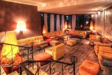 هتل Auberge De Noves