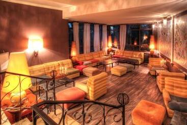 هتل Auberge De Noves