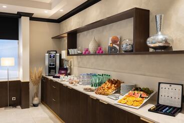 Отель Best Western Plus Hôtel Massena Nice