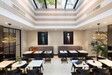 Отель Best Western Plus Hôtel Massena Nice