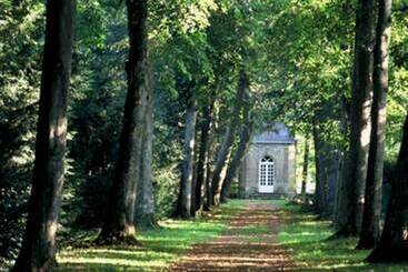 هتل Château De Bazeilles