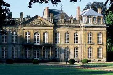 هتل Château De Bazeilles