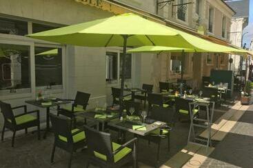 هتل Logis Hôtel Restaurant La Boule D Or