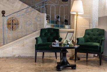 هتل Grand Hôtel Du Luxembourg & Spa