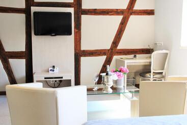 هتل Hostellerie Au Cygne