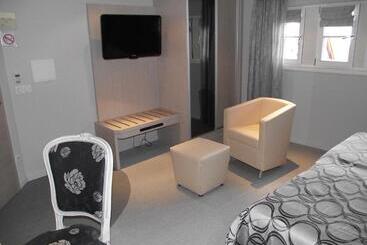 هتل Hostellerie Au Cygne