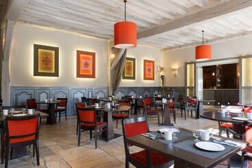 هتل Hôtel Aux Vieux Remparts, The Originals Relais