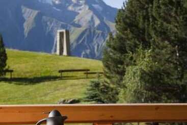 هتل Hôtel Chalet Mounier