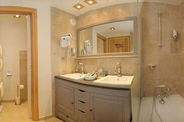 هتل Hôtel Chalet Mounier