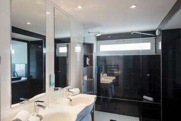 هتل Hôtel Valdys Thalasso & Spa   Les Pins