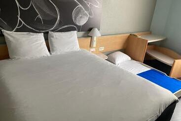 בית מלון כפרי Ibis Poitiers Centre