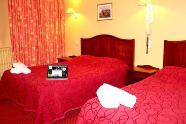 هتل Logis Grand Hôtel De L Europe