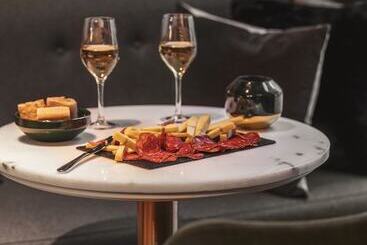 Maisons Du Monde Hotel & Suites   Nantes